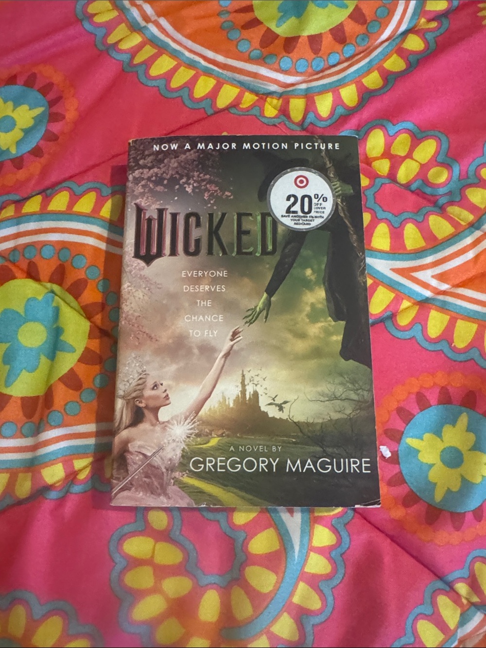 Wicked by Gregory Maguire - Paperback Novel (Green and Black Cover)